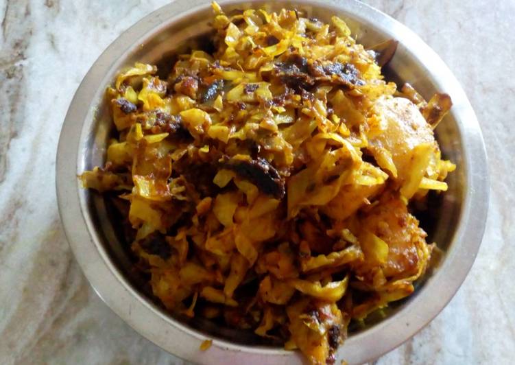 Recipe of Quick Fried Cabbage with fish head