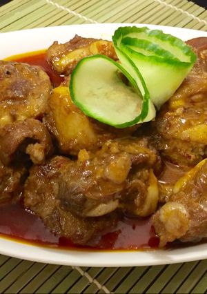Hình của món Sườn sụn om cốt dừa.