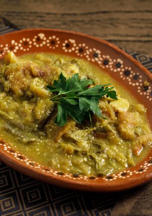 Una foto de Chicharrón en Salsa Verde con Nopales ✨️👌