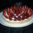 Tarta de frutilla con dulce de leche y crema.!