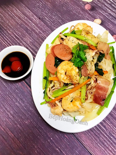 A picture of Stir-Fried Mixed Phở.