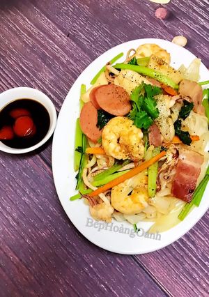 A picture of Stir-Fried Mixed Phở.