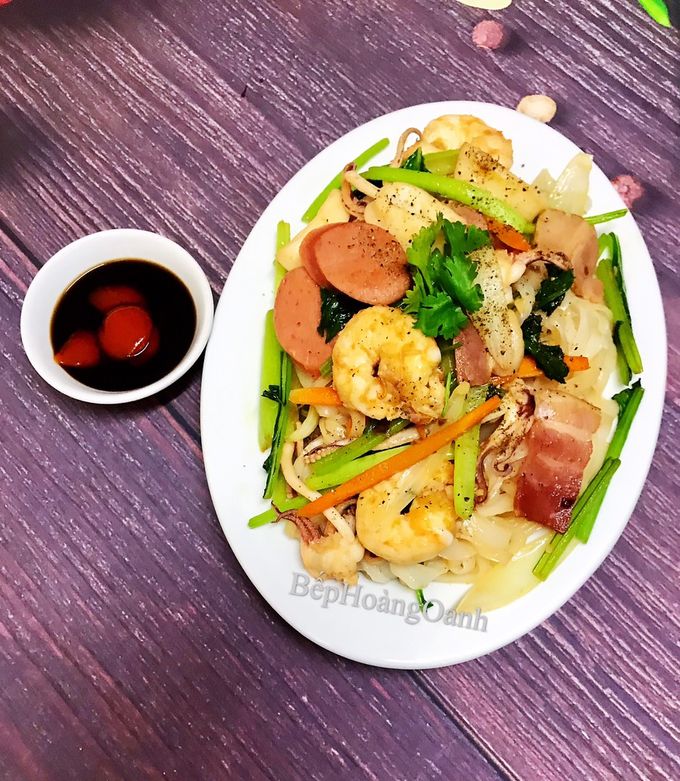 A picture of Stir-Fried Mixed Phở.