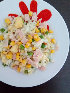 Una foto de Arroz 3 delicias 🌼 "delicioso" 🍚🍲🌽