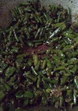 A picture of Barbati bhaja(kidney beans fry).