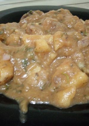 A picture of Stewed Arrowroots, potatoes and matoke.