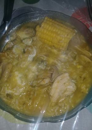 Una foto de Sopa de verdura y pollo...!!!
