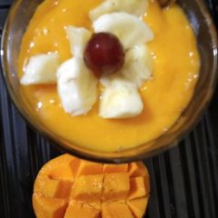 A picture of Mango banana smoothie.