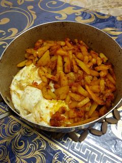 عکسی از دستور سیب زمینی سرخ کرده با تخم مرغ