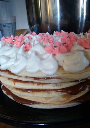 Una foto de Rogel, con tapas de empanadas