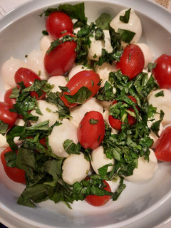 Una foto de Sin albahaca no hay caprese