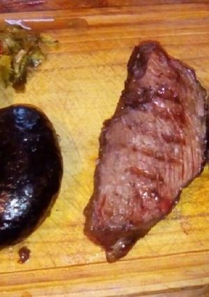 Una foto de Punta trasera (picanha) al albahaca