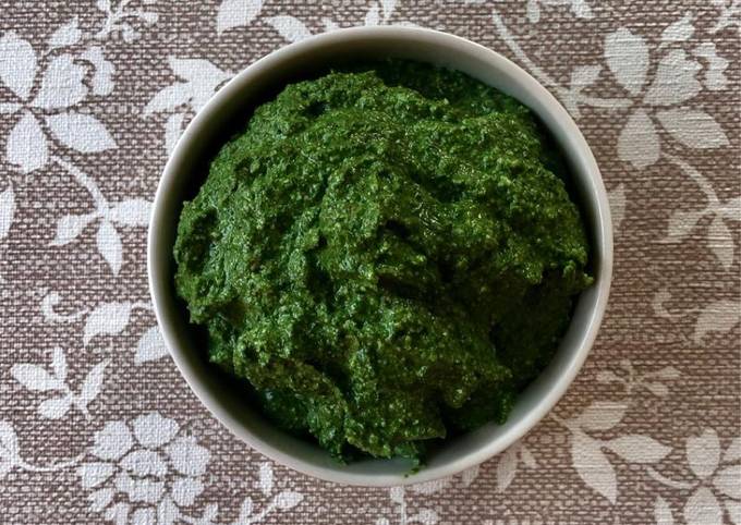 3- Minute Nettle & Walnut Pesto #vegan #paleo