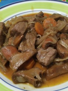 Una foto de Cerdo guisado con níscalos