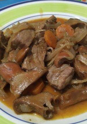 Una foto de Cerdo guisado con níscalos