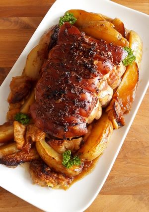 Une photo de Rôti de porc aux graines de carvi et aux deux pommes