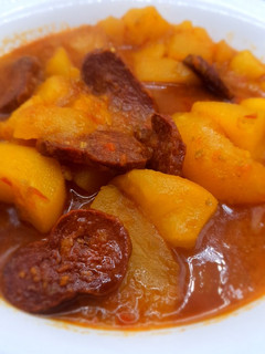 Una foto de Patatas a la riojana con chorizo de pavo