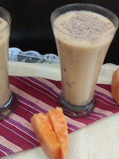 પપૈયા બનાના સ્મુધી(papaya banana smoothie Recipe nin gujarati) રેસીપી મુખ્ય ફોટો