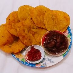 A picture of Potato masala poori.