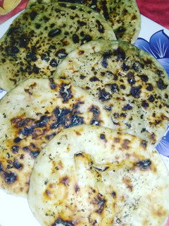 अमृतसरी कुलचा (Amritsari Kulcha Recipe In Hindi) रेसिपी मुख्य फोटो