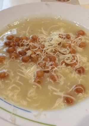 Egyszerű hagymaleves recept fotója