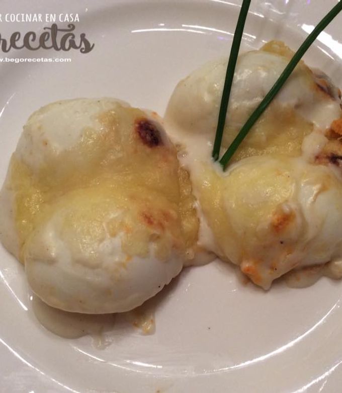 Foto principal de Huevos rellenos de atún y gratinados con bechamel