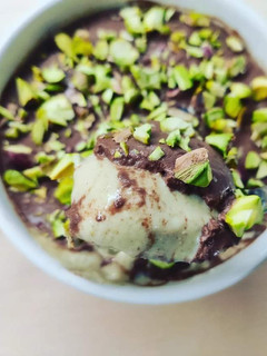 Foto di Overnight oatmeal al cioccolato fondente e pistacchio