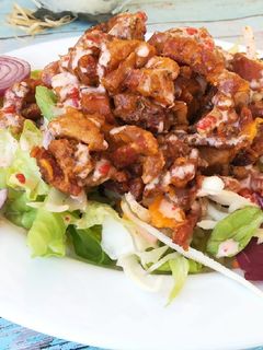 Gyros mézes - mustáros csirkével, salátával recept fotója