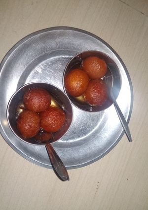 A picture of Gulab Jamun.