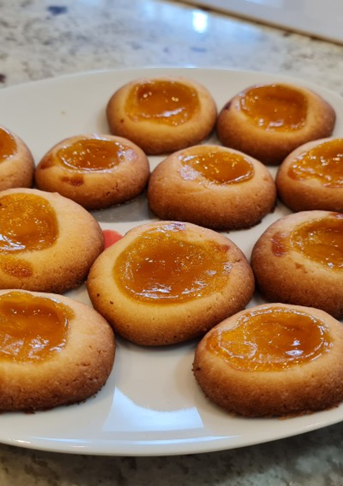 Una foto de Galletas de mantequilla y mermelada