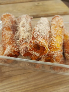 Una foto de Canutillos de torrijas con Nutella