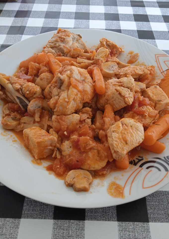 Una foto de Pollo en salsa napolitana