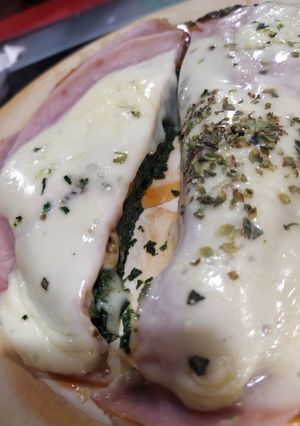Una foto de Pizza con masa de espinaca