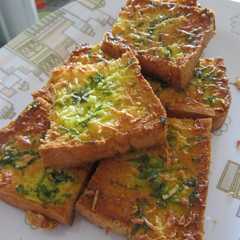 รูปของ Garlic Bread Simple (Roti Tawar)
