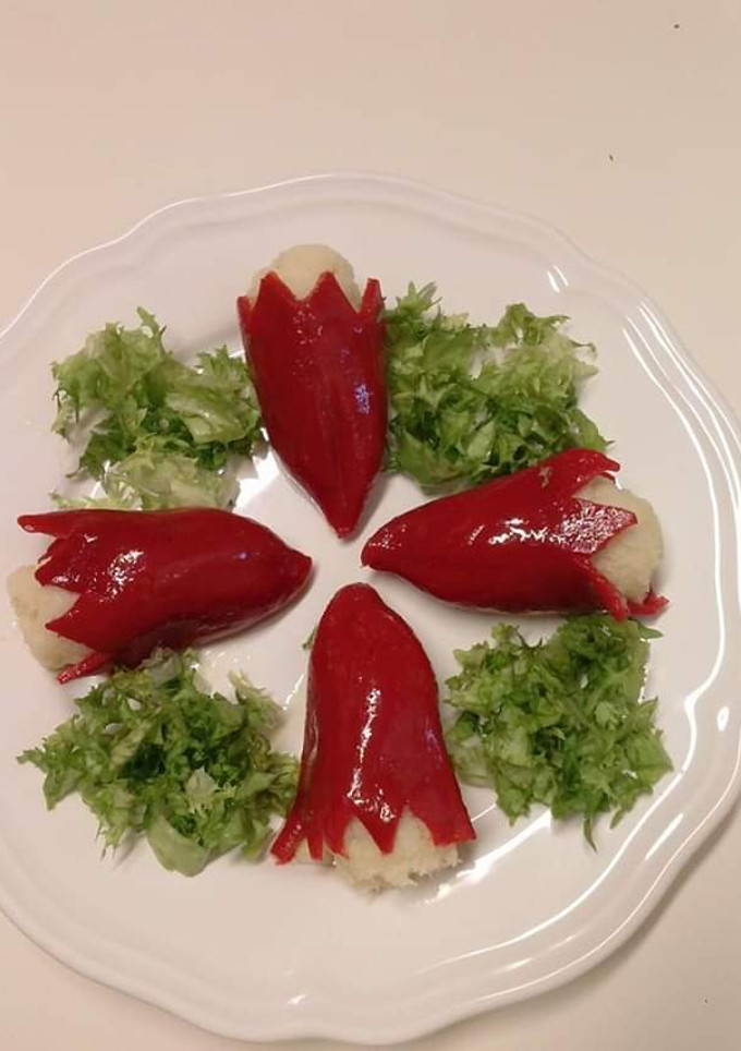 Una foto de Pimientos del piquillo rellenos de brandada de bacalao