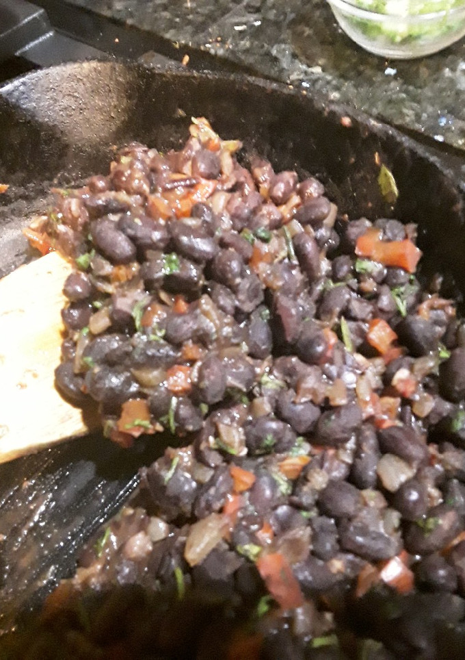 A picture of Cuban-ish Black Beans.