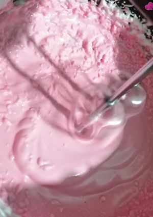 عکسی از دستور خامه رنگی با سفیده تخم مرغ🍰🥚