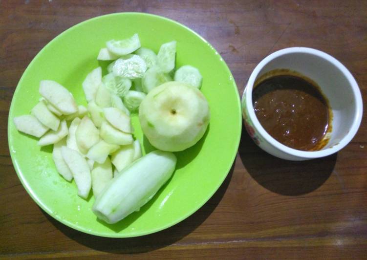 Fruit Salad with Palm Sugar and Peanut Sauce #RujakManis #Rujaklegi #Rujakdulit