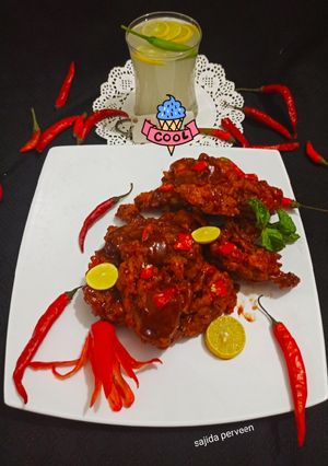 A picture of HOT Spicy Chicken Tenders with Schezwan Sauce.