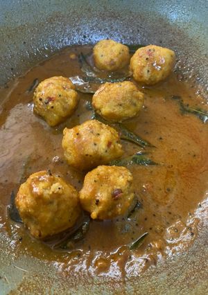 A picture of Tamarind side dish parupu urandai puli kozumbu.