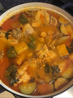 Una foto de Pollo guisado con vegetales