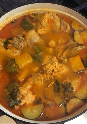 Una foto de Pollo guisado con vegetales