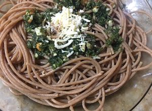 Una foto de Spaghetti integral al pesto