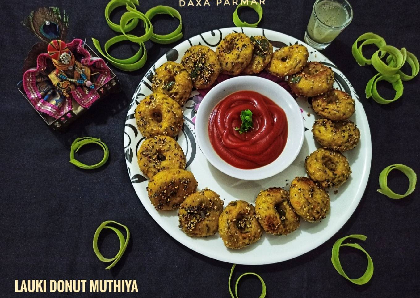 Lauki Donut Muthiya (Gujarati Muthiya)