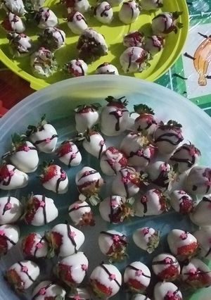 Una foto de Frutillas bañadas en chocolate!!!.
