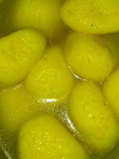 स्टफ्ड केसर राजभोग (Stuffed kesar rajbhog recipe in hindi) रेसिपी मुख्य फोटो