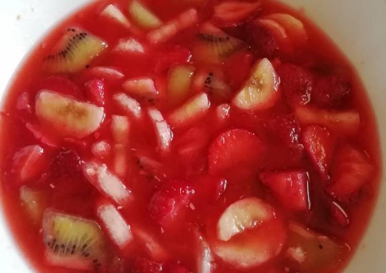 Macedonia con fragole,kiwi e banana