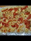 Focaccia con tomate, queso y albahaca