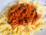 Espirales con salsa de tomate y carne de soya
