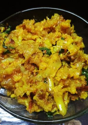 A picture of Aloo gobhi.